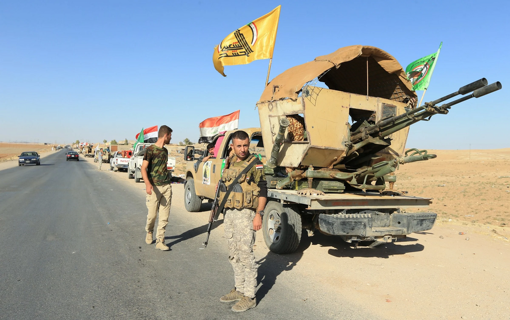 Iran-backed militia in Iraq (Photo: Reuters) חיילים ממיליציה פרו-איראנית מעיראק מפטרלים באיראן