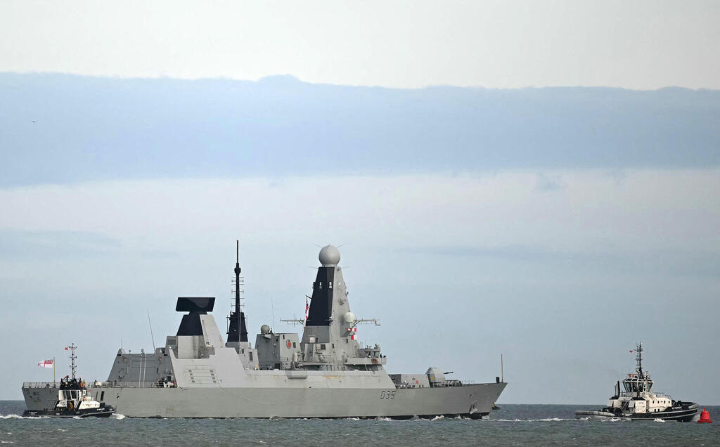 HMS Dragon (Photo: JUSTIN TALLIS / AFP) משחתת בריטית שנשלחה לאבטח את מצר הורמוז