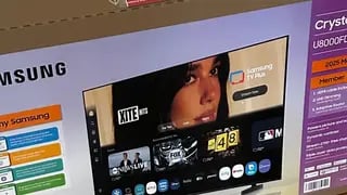 התמונה של דואה ליפה על קופסת טלוויזיה של סמסונג