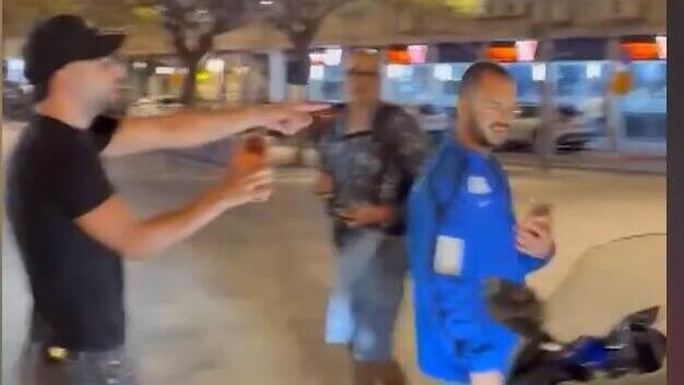מרדכי דוד מטריד את נאור נרקיס
