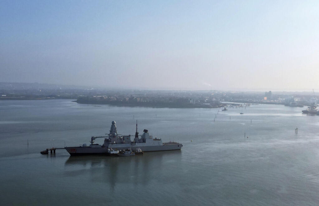 A British destroyer in the Strait of Hormuz (Photo: JUSTIN TALLIS / AFP) משחתת בריטית שנשלחה לאבטח את מצר הורמוז