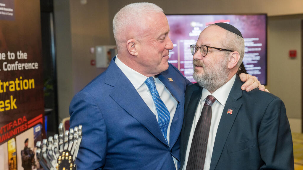Rabbi Yehuda Kaploun and Ambassador Bill White (Photo: Daniel Rahamim) הרב יהודה קפלון והשגריר ביל וויט