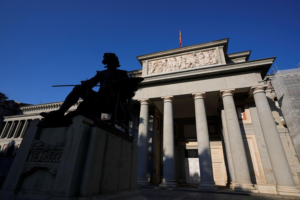 The Prado Museum, described as “like the metro at rush hour” (Photo: AP Photo/Paul White) מוזיאון פראדו. "חוויה שמזכירה את התחתית בשעות העומס"