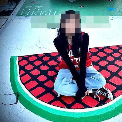 A Muslim high school student from New York will receive compensation after a watermelon artwork was erased from her parking spot תלמידת תיכון מוסלמית מניו יורק תקבל פיצוי לאחר שנמחק ציור של אבטיח מחניה