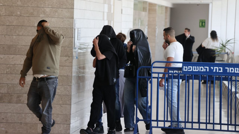 משפחות הנאשמים ברצח ימנו ז"ל בבימ"ש בלוד
