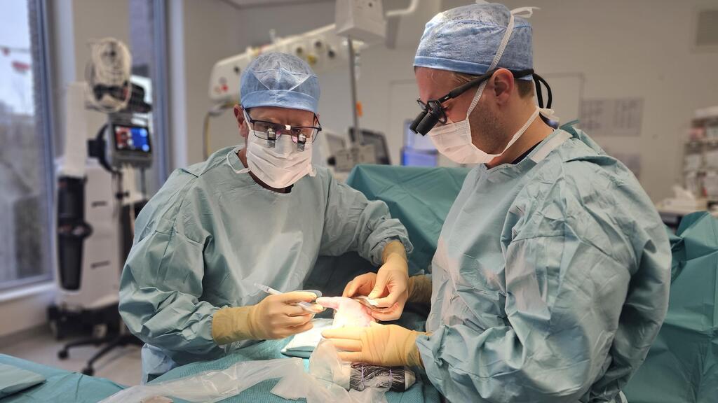 Surgery for carpal tunnel syndrome, AZ Maria Middelares Hospital, Belgium (Photo: Michiel Cromheecke) ניתוח לתסמונת התעלה הקרפלית, בית החולים AZ Maria Middelares, בלגיה