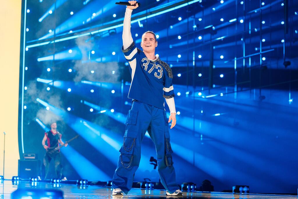 An attempt to connect with street fashion: Moldova’s representative (Photo: Corinne Cumming/EBU) נציג מולדובה סאטושי בחזרות לאירוויזיון, 2026