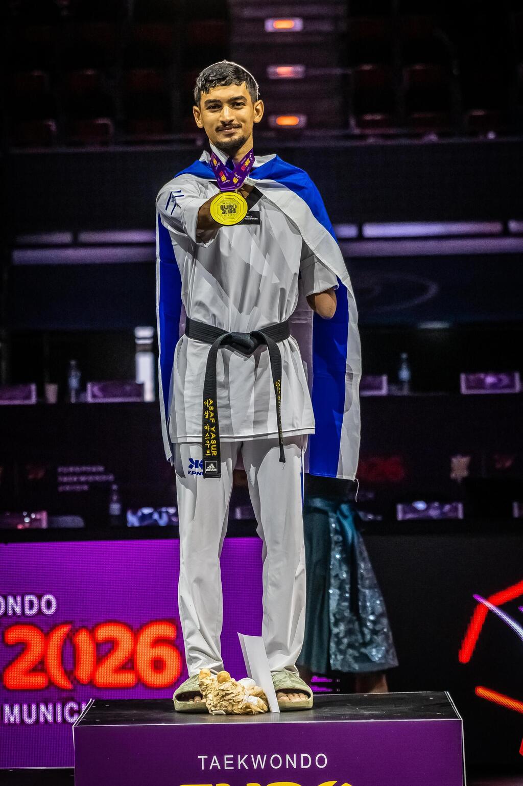 Yasur with the medal (Photo: Israel Taekwondo Federation) אסף יסעור על הפודיום באליפות אירופה בגרמניה