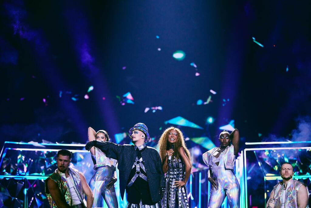 A dazzling matching look: San Marino’s representative Senhit and Boy George (Photo: Alma Bengtsson/EBU) נציגת סן מרינו סנהיט ובוי ג'ורג' בחזרות לאירוויזיון, 2026