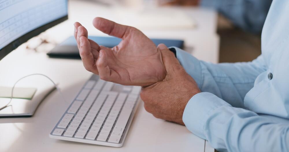 Carpal tunnel syndrome, pain in the palm of the hand (Photo: shutterstock) תסמונת התעלה הקרפלית, כאב בכף היד