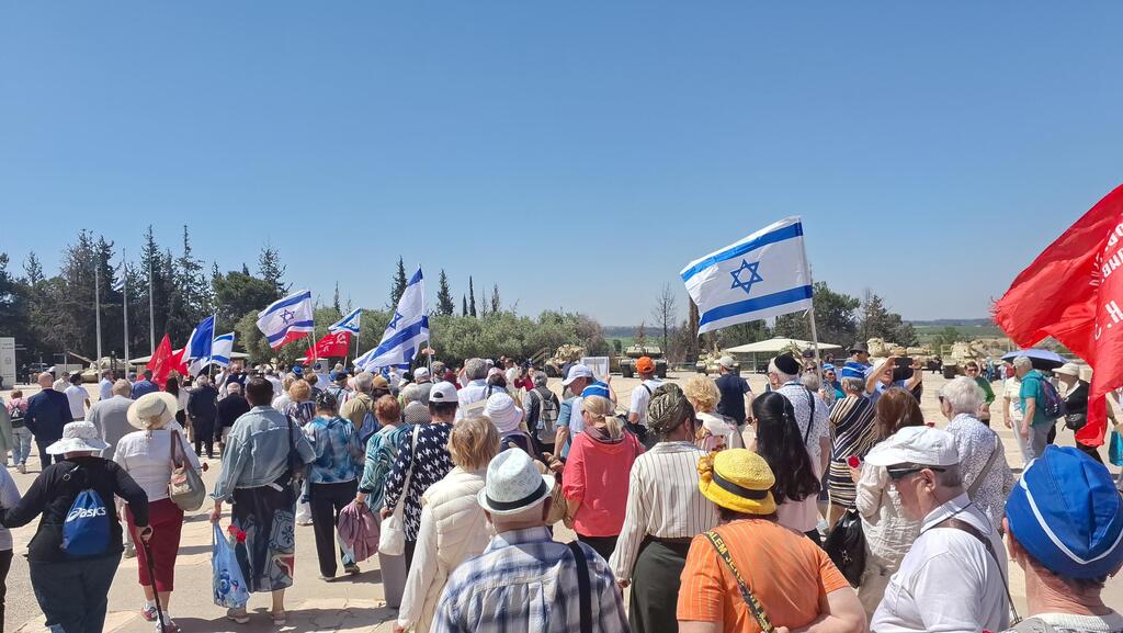 Парад в честь 9 мая в Латруне (Фото: Анастасия Тадсон) На праздновании 9 мая в Латруне