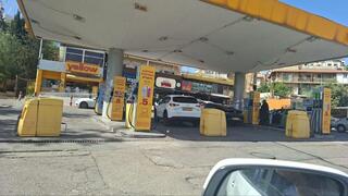 תחנת דלק סגורה בגן סאקר בירושלים