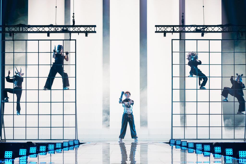 Host country Austria chose Cosmo with the song 'Tanzschein' and a futuristic zoo as accompaniment (Photo: Corinne Cumming/EBU) נציג אוסטריה קוסמו בחזרות לאירוויזיון, 2026