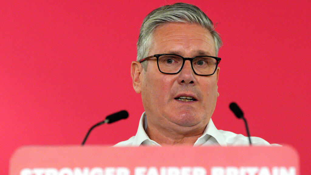 Prime Minister Keir Starmer promised not to resign, but in private talks 'keeping all options open' (Photo: Carl Court/Getty Images) ראש ממשלת בריטניה קיר סטרמר נאום לאומה 11 במאי