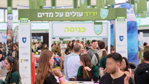 יריד "עולים על מדים" שנועד לסייע לעולים החדשים לקראת גיוסם לצה"ל