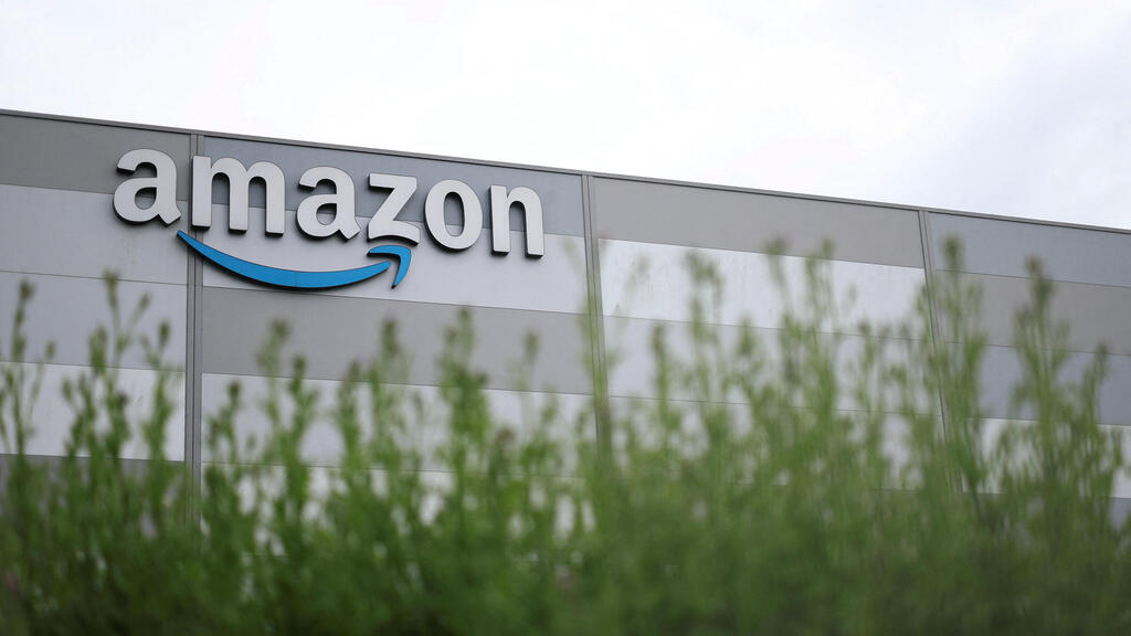Amazon is refusing to give unauthorized AI shopping agents unrestricted access to its website (Photo: REUTERS/Stephane Mahe) אמזון