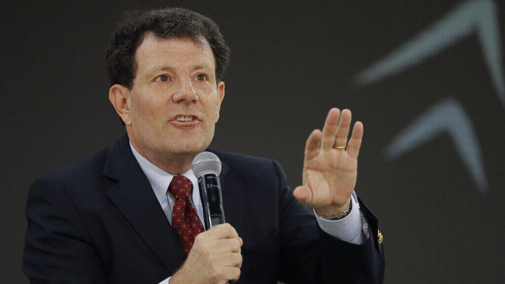 Nicholas Kristof (Photo: Julio Cortez/AP) ניקולס קריסטוף