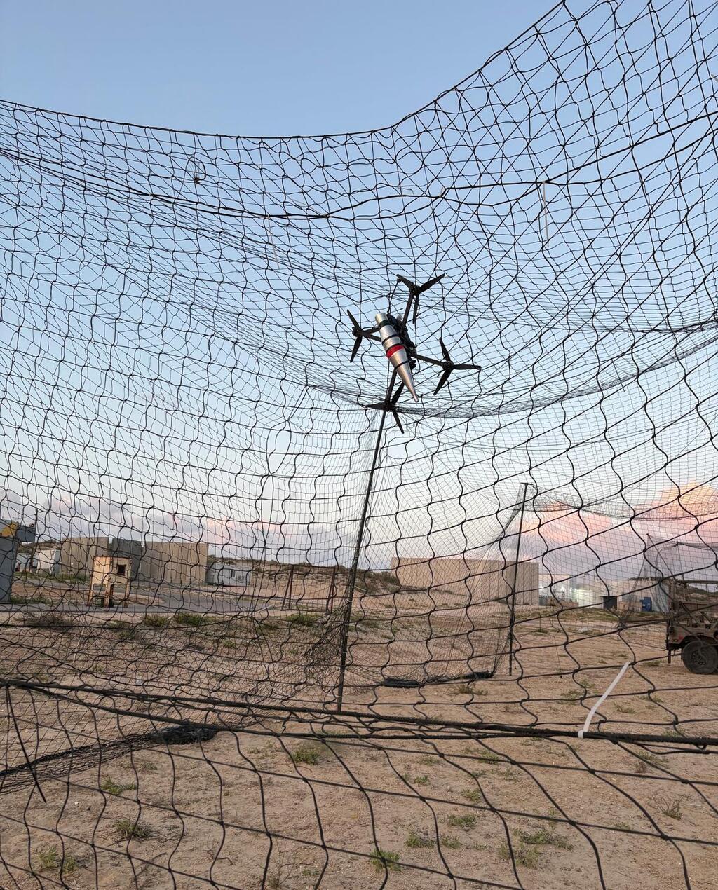 A Hezbollah drone caught in a net (Photo: IDF Spokesperson's Unit) רשתות התיל נגד איום הרחפנים מלבנון