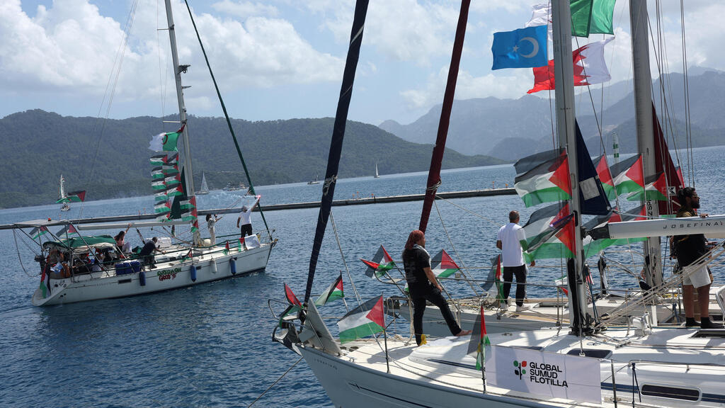 The Global Sumud Flotilla (Photo: Dilara Senkaya/ Reuters) משט סומוד בדרכו לעזה