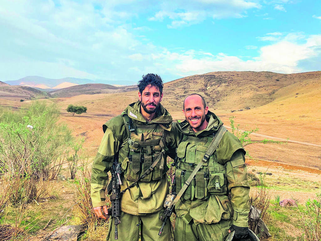 Col. Omri Rosenkrantz with Idan Amedi (Photo: Personal album) אל"מ עמרי רוזנקרנץ עם עידן עמדי