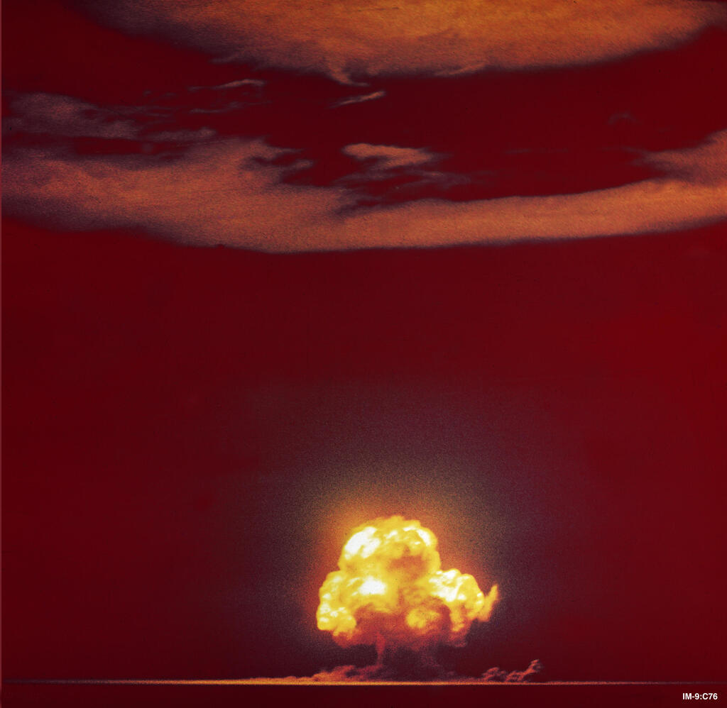 Trinity test (Photo: Jack Aeby/Planet Pix/ZUMA Press Wire/Reuters) הפיצוץ בניסוי הגרעיני הראשון בהיסטוריה, שקיבל את השם ניסוי טריניטי