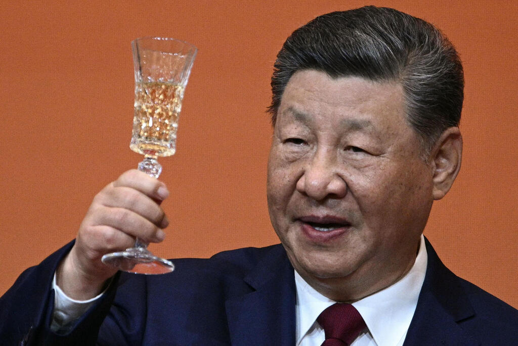 That same year, he promoted Chinese leader Xi Jinping’s book, praising his vision as one of 'openness, development and dialogue' (Photo: Brendan SMIALOWSKI / AFP) נשיא סין שי ג'ינפינג