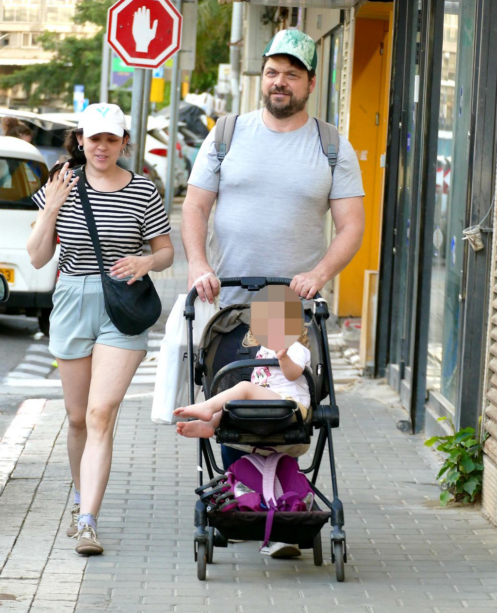 פפראצי אוהד קנולר אשתו  אריאלה גנין והבת ניקי