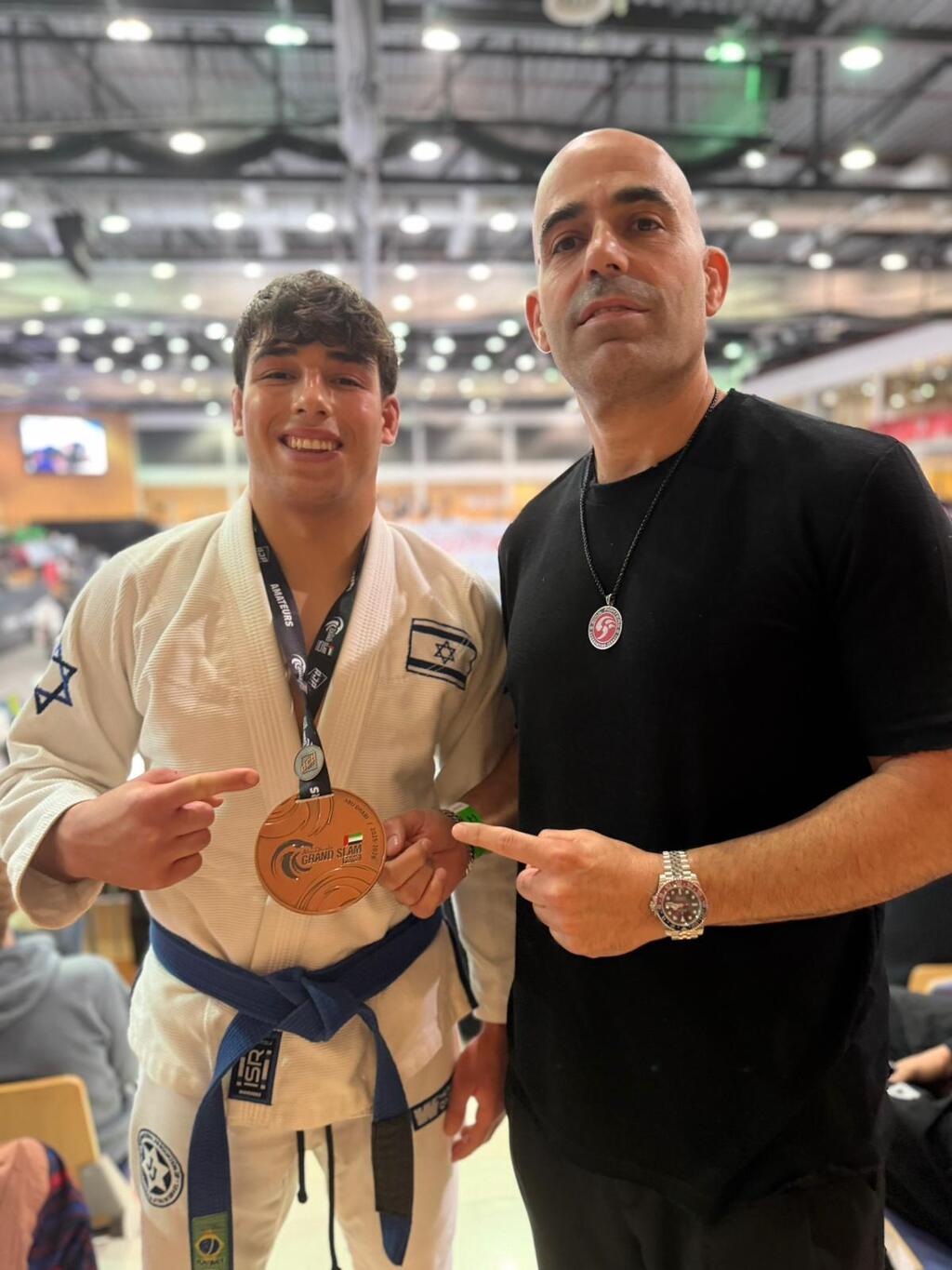 Yoav Manor and his coach Amir Boaron (Photo: Jiu-Jitsu Association) יואב מנור ומאמנו בטורניר באבו דאבי
