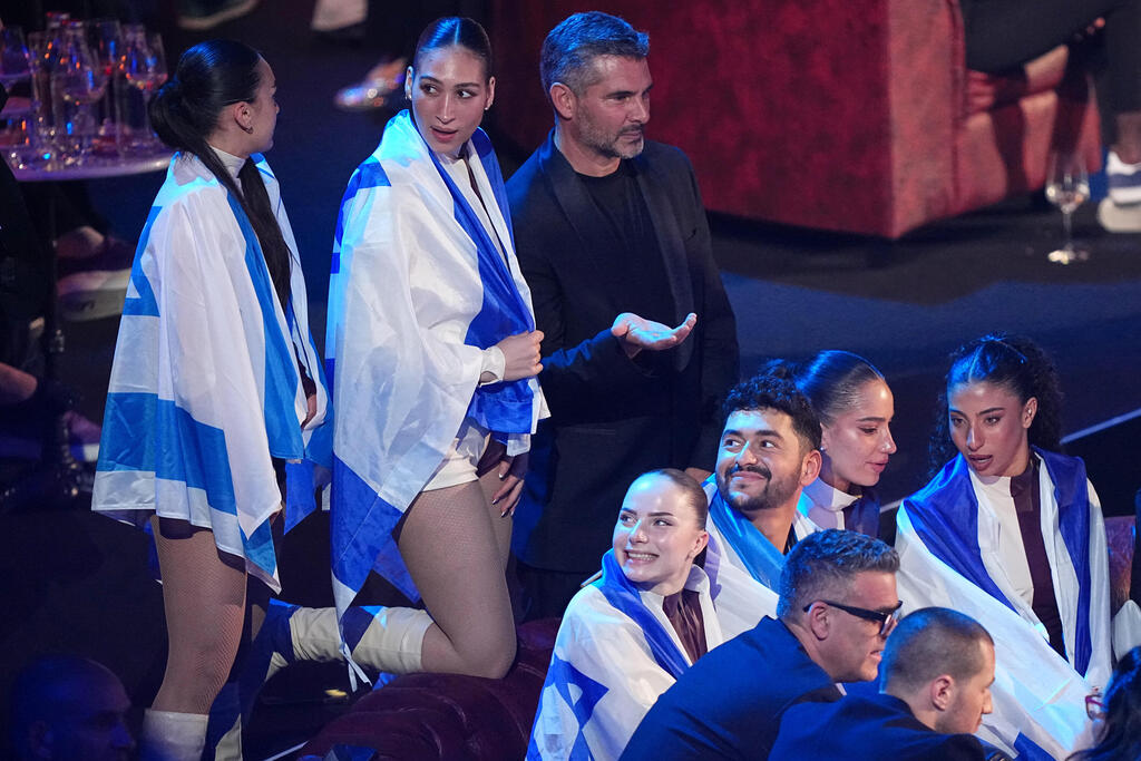 Noam Bettan and the Israeli delegation during the scoring (Photo: AP Photo/Martin Meissner) נעם בתן והמשלחת הישראלית במהלך חלוקת הניקוד