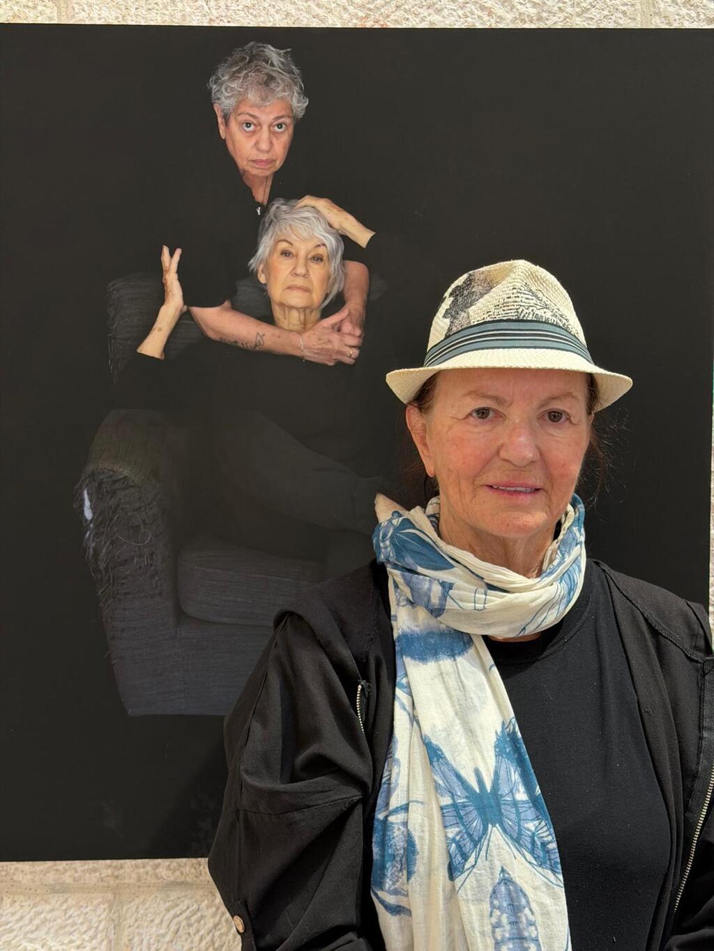 Tami, Sara, and Dalia (Photo: Dalia Zalika) דליה זליקה (מלפנים), שרה גרוס ובת זוגה תמי בצלאלי בצילום מאחור. צילום: דליה זליקה