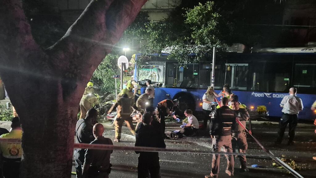 На месте ДТП в Тель-Авиве (Фото: Ярив Кац) התאונה בדיזנגוף