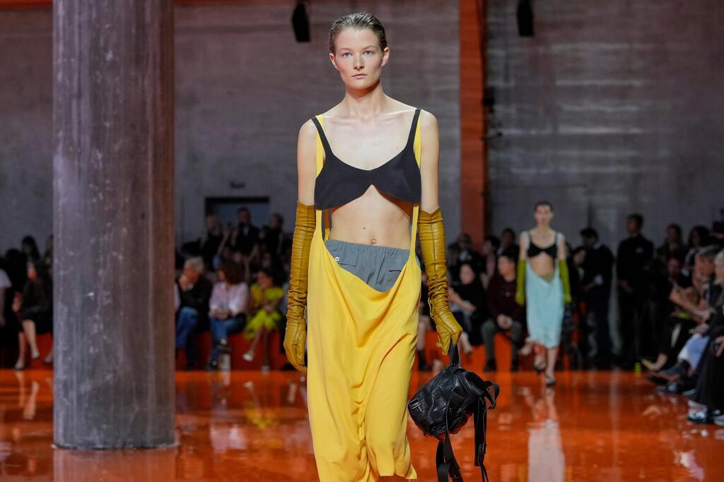 Prada, Spring-Summer 2026 show (Photo: AP Photo/Luca Bruno) פראדה, תצוגת אביב-קיץ 2026