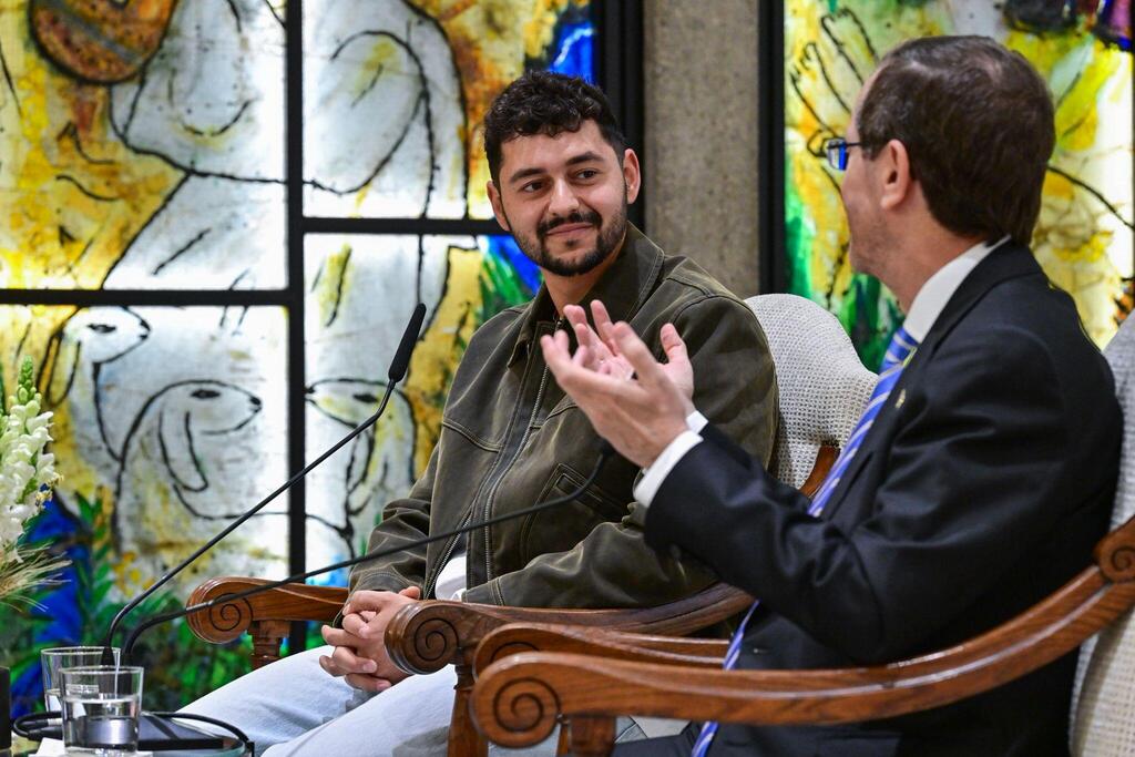 'When you ended your performance at Eurovision with ‘Am Yisrael Chai,’ you moved all of our hearts," Herzog told Bettan (Photo: Koby Gideon/GPO) נועם בתן בביקור בבית הנשיא