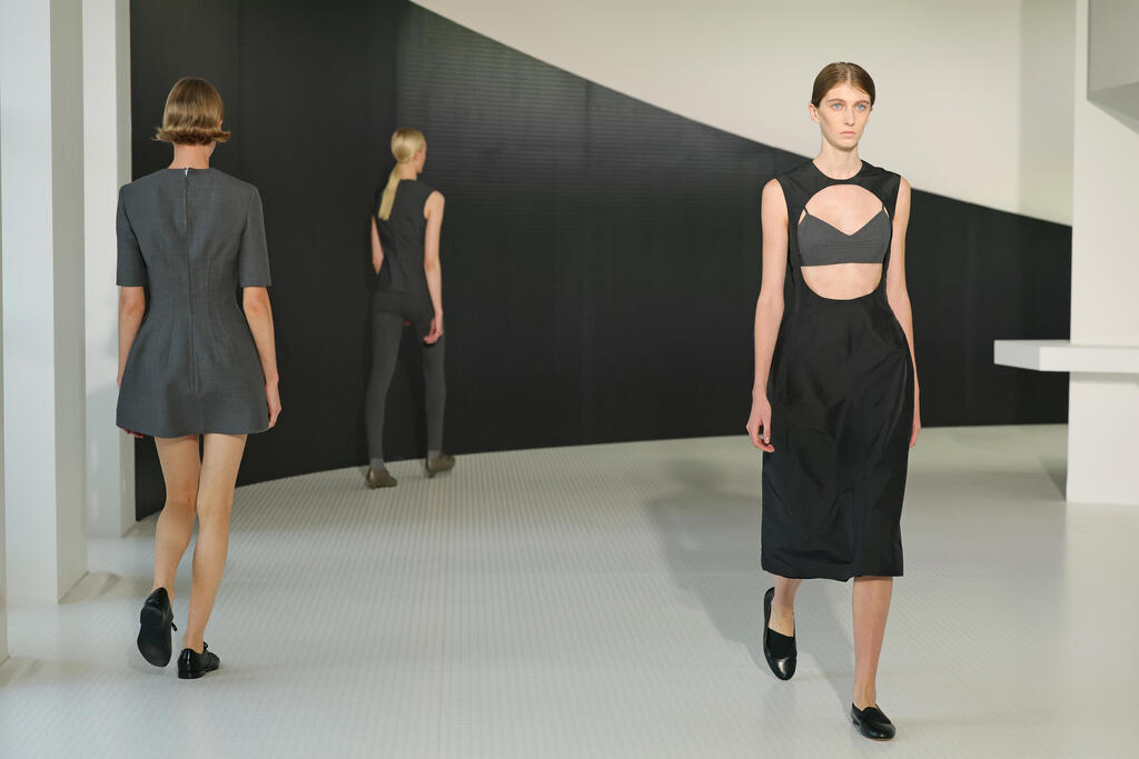 Jil Sander, Spring-Summer 2026 show (Photo: Vittorio Zunino Celotto/Getty Images) ז'יל סנדר, תצוגת אביב-קיץ 2026