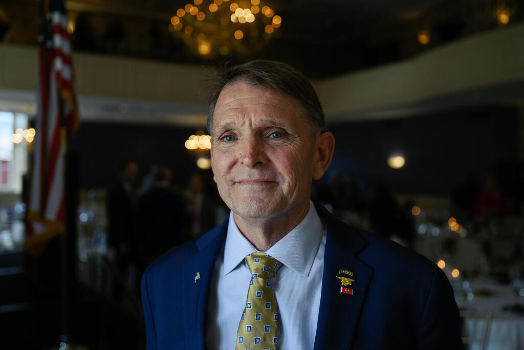 Ed Gallrein (Photo: AP Photo/Jon Cherry) אד גלריין מועמד ב פריימריז רפובליקניים על מושב בקונגרס ב קנטקי שטראמפ הביע בו תמיכה כדי לחהנדיח את יריבו תומאס מאסי