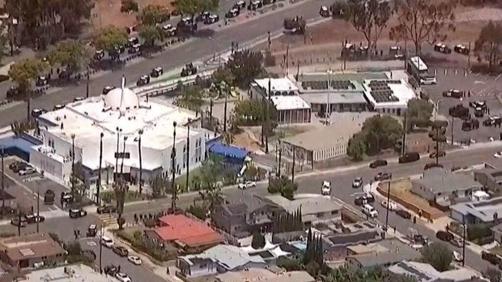 Security forces at the Islamic Center of San Diego on Tuesday, a short time after the shooting spree (Photo ABC Affiliate KGTV/Reuters) קליפורניה סן דייגו זירת ירי מסגד