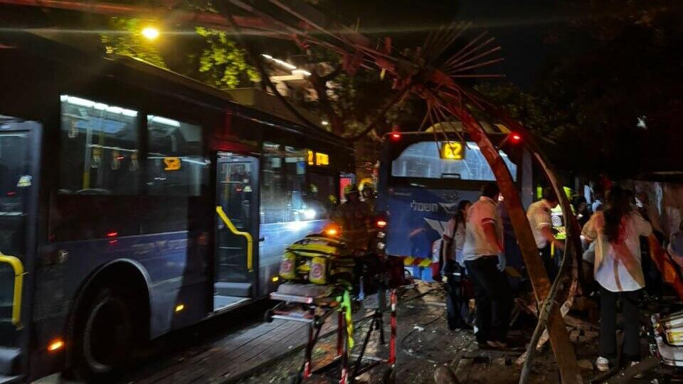 На месте ДТП в Тель-Авиве (Фото: оперативная съемка МАДА) התאונה בדיזנגוף