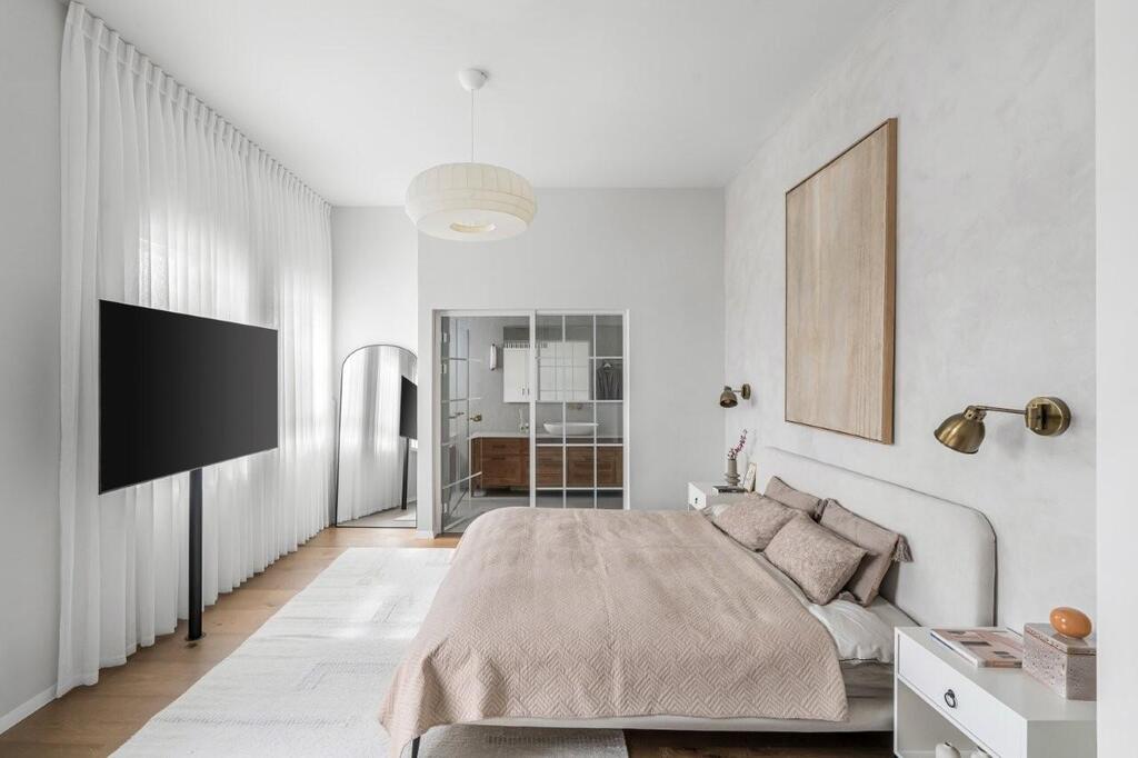 When used correctly, it can create a home that feels calm and and full of character” (Photo: Maor Moyal) Halel architecture