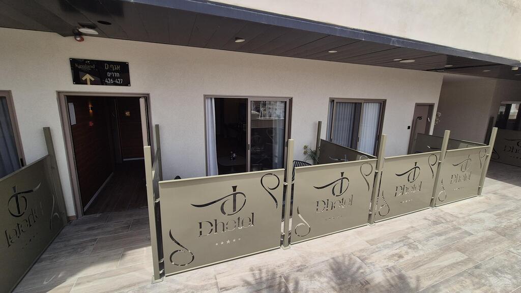The balconies were disappointing (Photo: Assaf Kamar) מרפסות עם אווירה מאכזבת