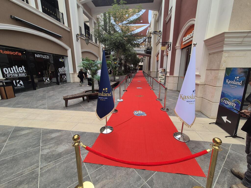 The red carpet welcoming you to Kasskand (Photo Assaf Kamar) השטיח האדום חיכה לנו
