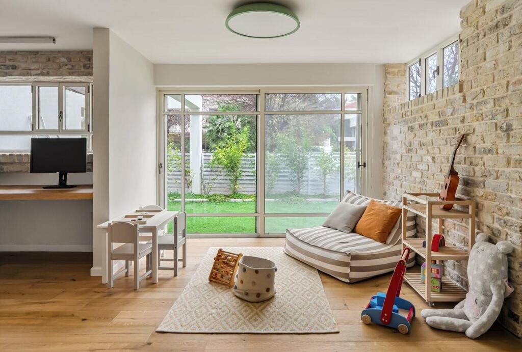 Warm shades and natural material (Photo: Maor Moyal) Halel architecture