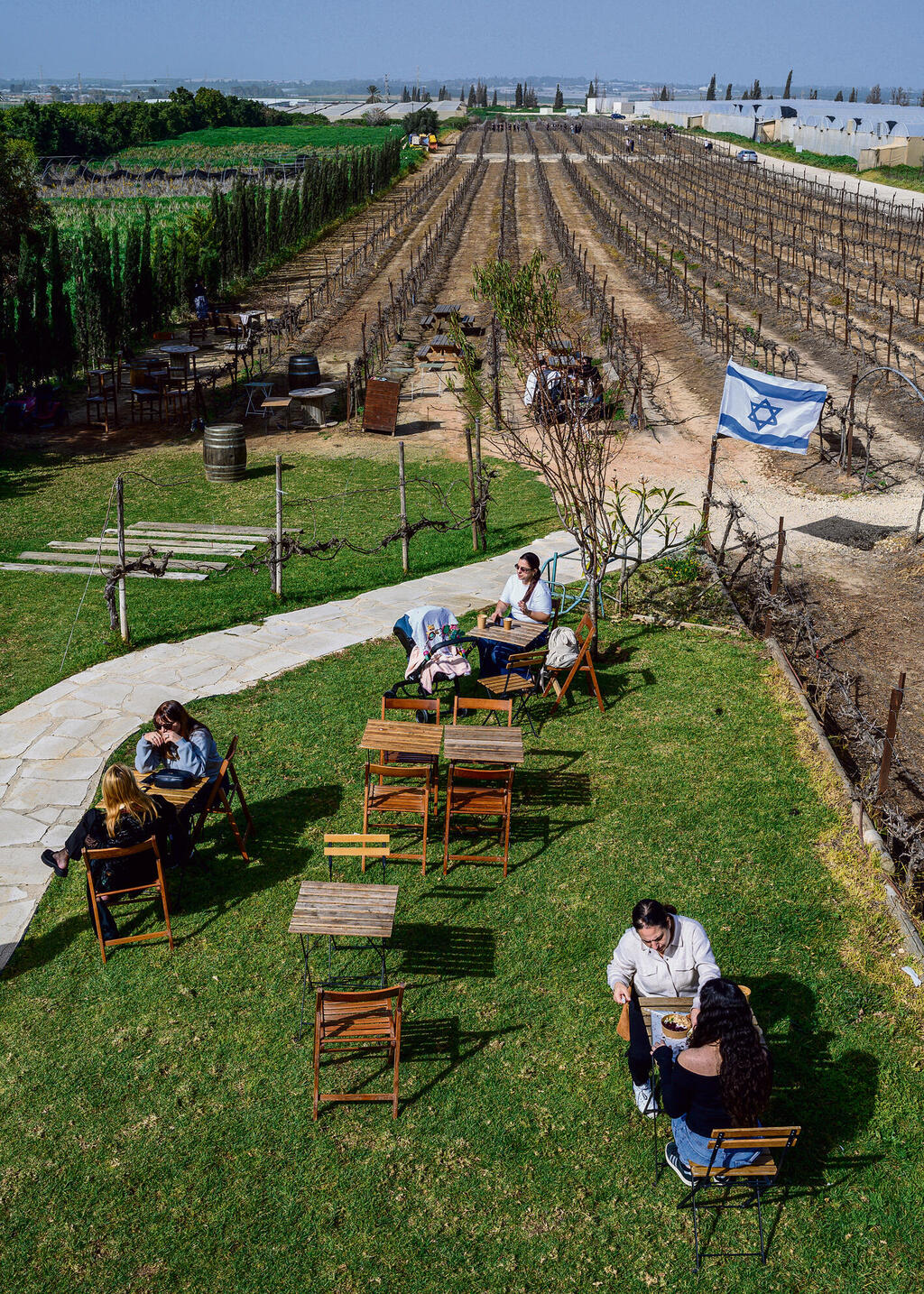 הקרון נקרא על שם הסבתא האגדית. גאולה בר