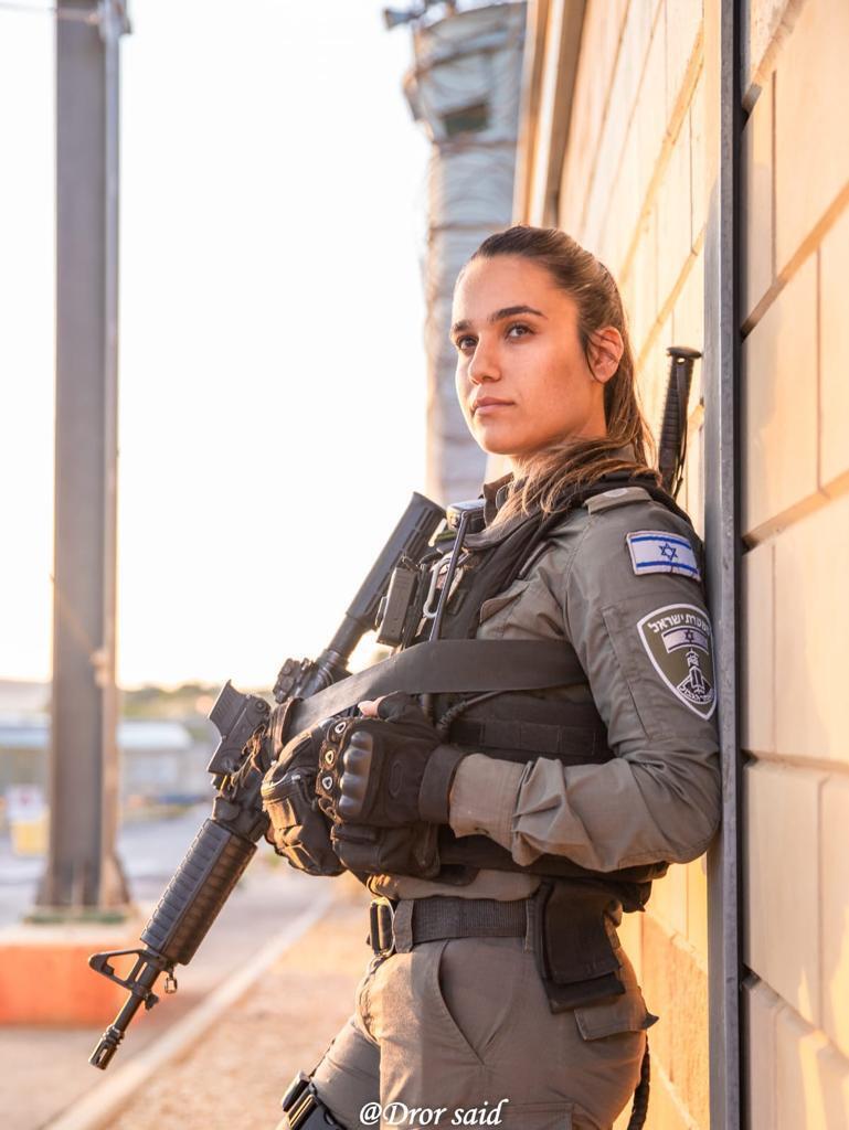 Amit Gur, a Border Police combatant (Photo: Personal album) עמית גור במהלך שירותה