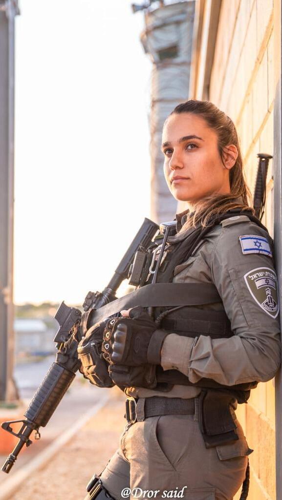 עמית גור במהלך שירותה