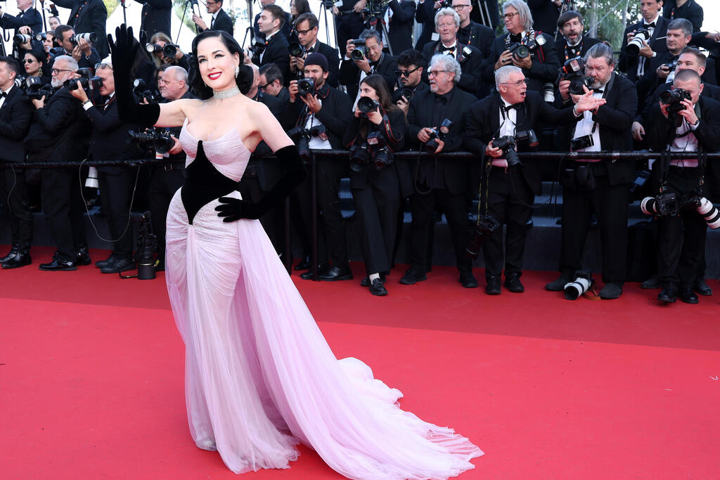 Always theatrical. Dita Von Teese (Photo: Aurore Marechal/Getty Images) דיטה פון טיז בפסטיבל קאן, 2026