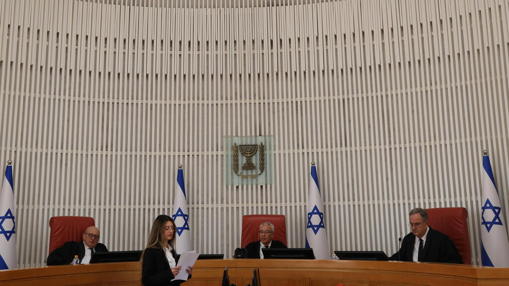 Судьи БАГАЦа (Фото: Гиль Йоханан) דיון העתירה נגד השר יריב לוין