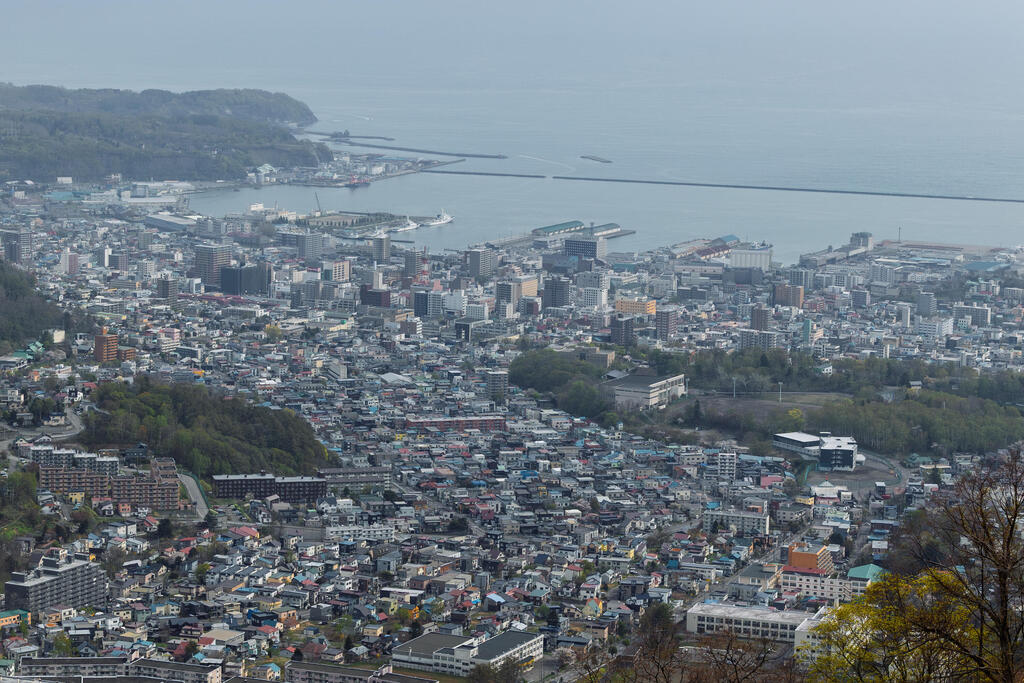 View of Otaru (Photo: Rafi Koren) תצפית אל אוטארו
