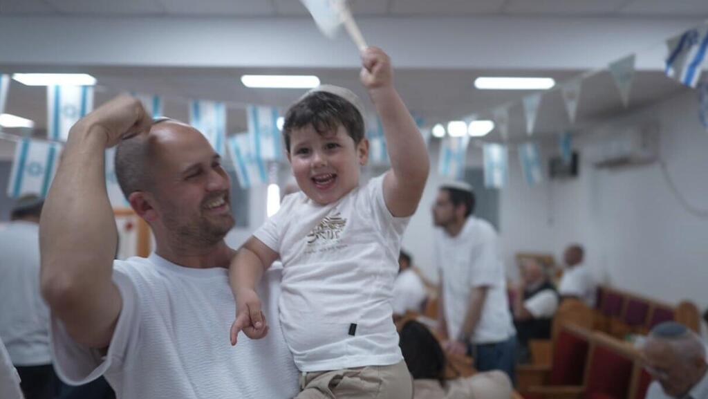 Families gather inside the new Be’er Shalom synagogue in Shlomit, celebrating the community’s growth and resilience after the Oct. 7 attacks (Photo: Gil Shalev) Families gather inside the new Be’er Shalom synagogue in Shlomit, celebrating the community’s growth and resilience after the Oct. 7 attacks