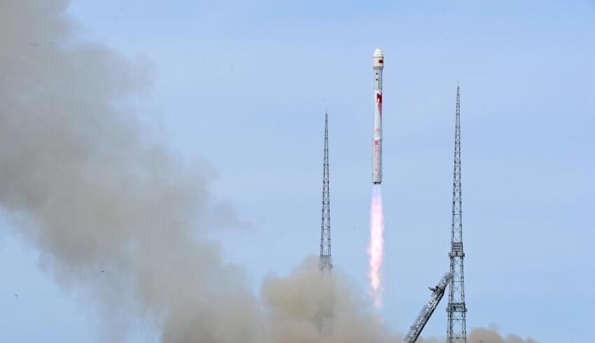 Back on track after a previous failure, and carrying a large payload. The Zhuque-2E rocket launches from Dongfeng this week 