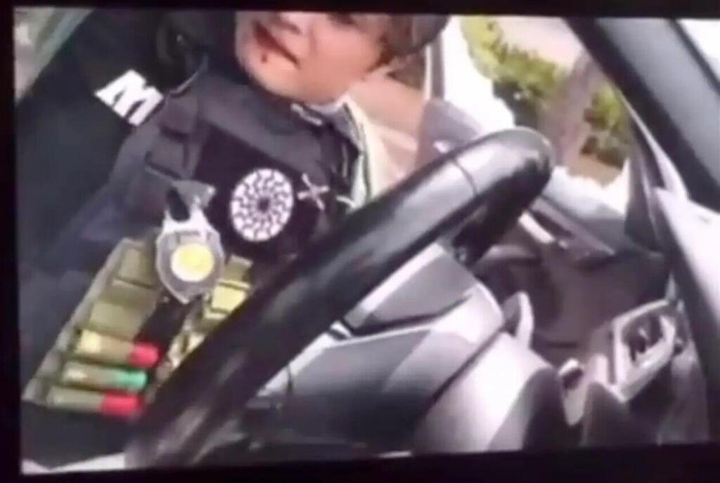 Kane Clark in the driver's seat, as captured by the dash-cam ארה"ב קליפורניה סן דייגו פיגוע ירי במסגד היורה קיין קלארק נוהג ברכב לפני ההתאבדות